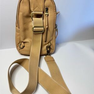 HOBO Cass Sling leather Convertible in Tan